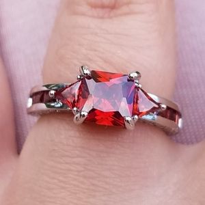 Princess cut garnet gemstone silver ring size 8
